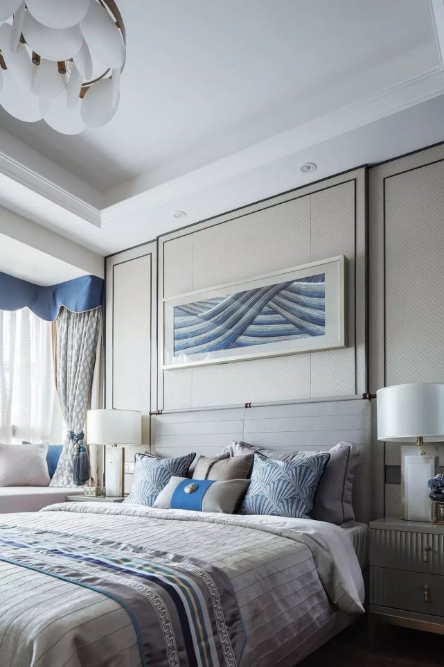 |128平现代简雅风大范围铜质家居布置出一种轻奢档次的气质