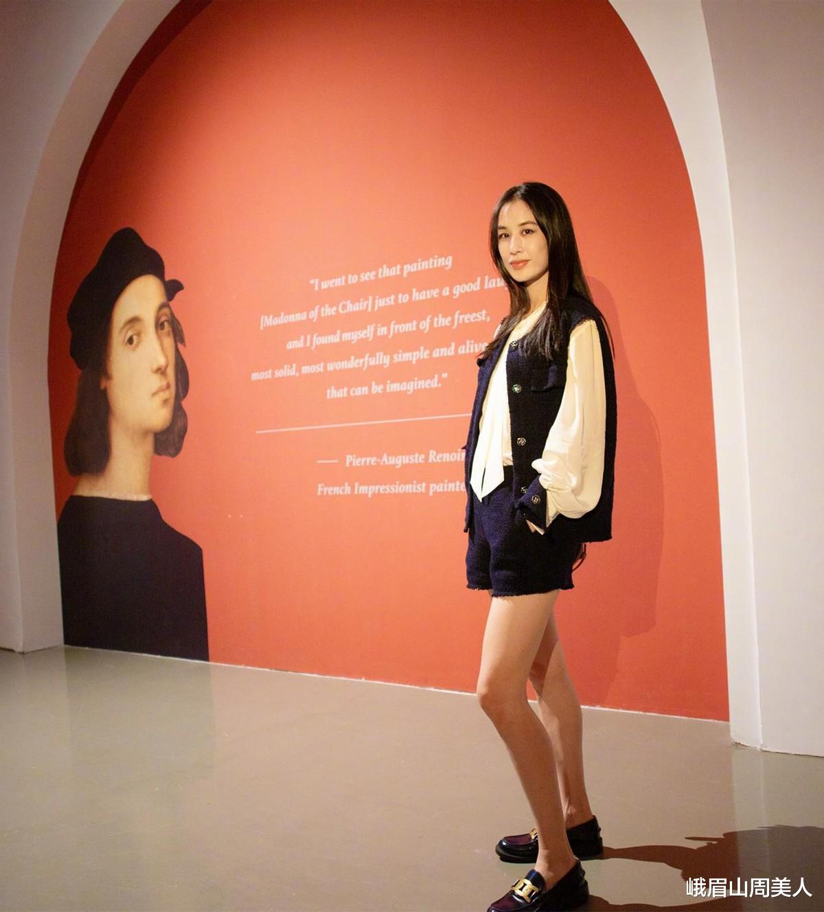 峨眉山周美人|黄圣依不愧是“真阔太”，穿芭比粉缎面裙好妩媚，一般人驾驭不了