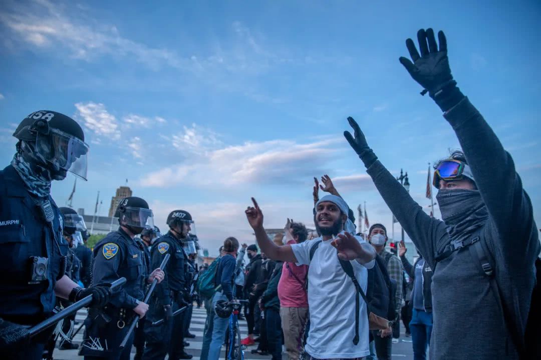特朗普|特朗普跌出福布斯富豪榜，身价严重缩水，他还会竞选2024年总统吗