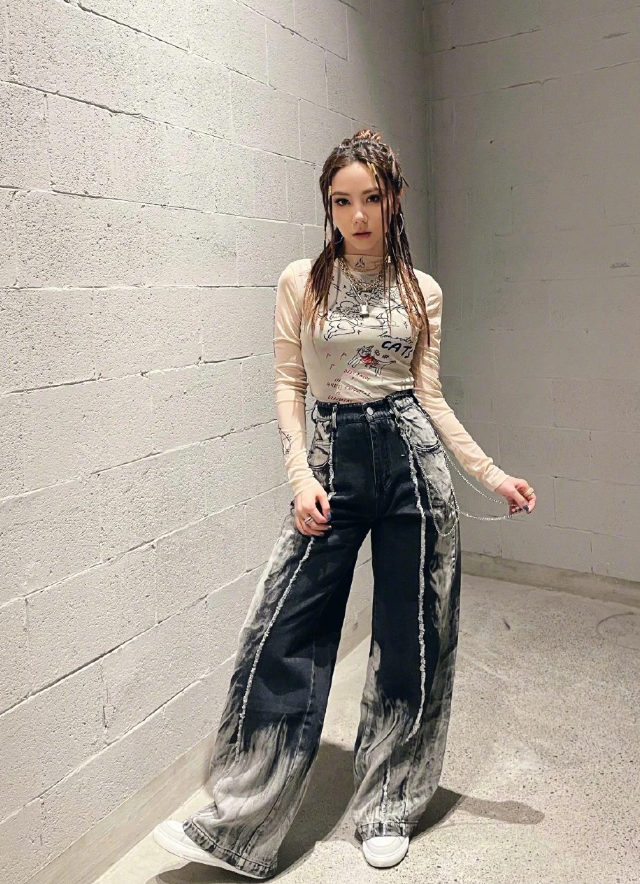 大时尚大观点|邓紫棋身材有多辣?当她穿上紧身衣后,傲人上围迷倒众人