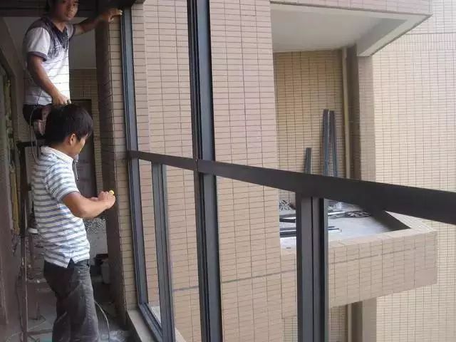 |阳台装修到底要不要吊顶？拒绝盲从，快来看看老师傅怎么说！