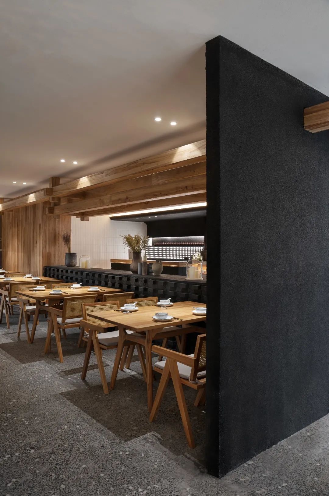 荐设 谢江明作品重庆天地餐厅：“雾食”，更务实