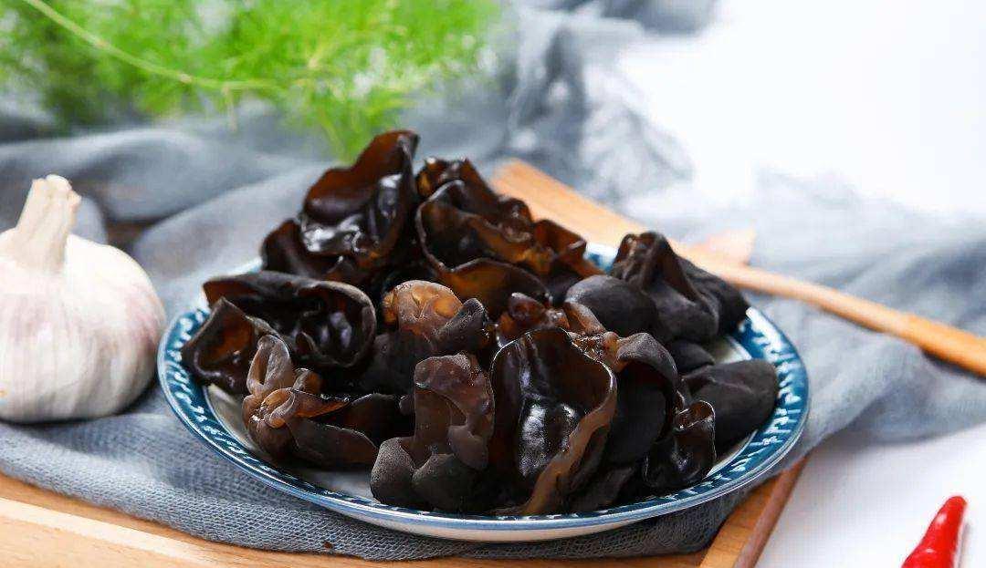 木耳|木耳是肾衰竭“发物”吗？养肾护肾：少吃3菜，常喝2茶，做好1事