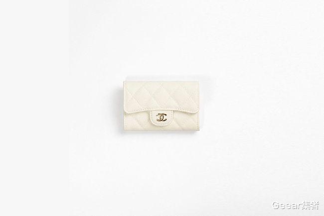 Geear集者|美得不用撰述：5款绝美白色名牌卡夹，时髦女生先收入手袋中！
