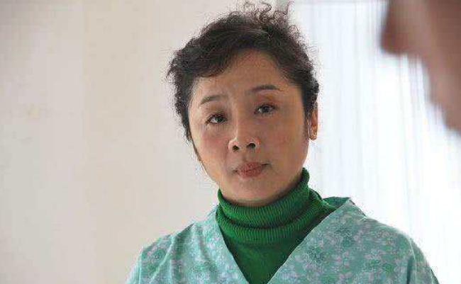 王新军|将丈夫捧红却被离婚，丈夫娶影后生活幸福，她只能与儿子相依为命