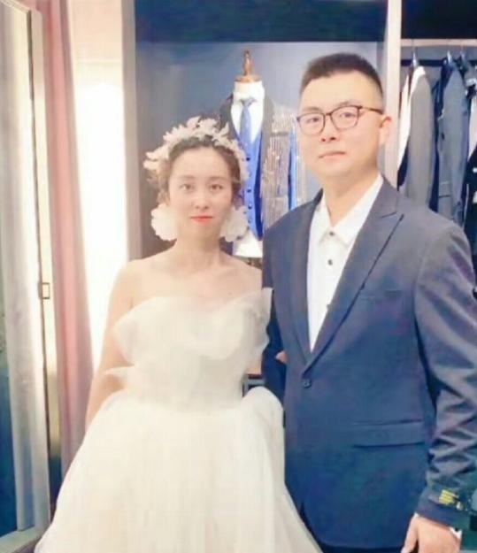 奇奇|姚威隐藏技能“觉醒”！夫妻俩带奇奇悦悦抓娃娃，14块钱抓了4个