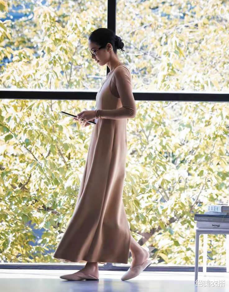 绝美衣搭 吊打一切基础色！大女人风的“米色穿搭”，堪称办公室头号时髦精