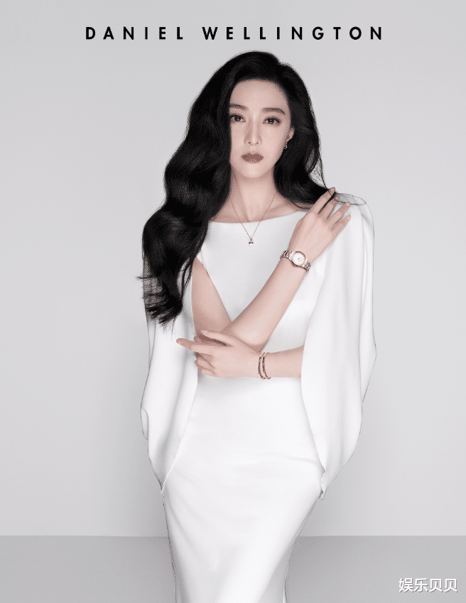 穿衣搭配|范冰冰变职场女性，光脚穿女人鞋气质出众，曾拎6万8千元包炫富