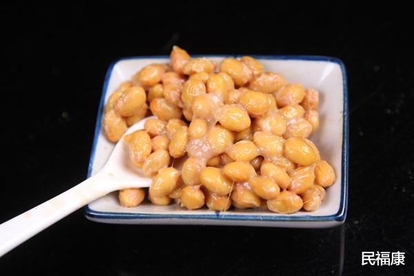 熬夜|更年期女性，为何容易骨质疏松？仅喝牛奶可以预防吗？