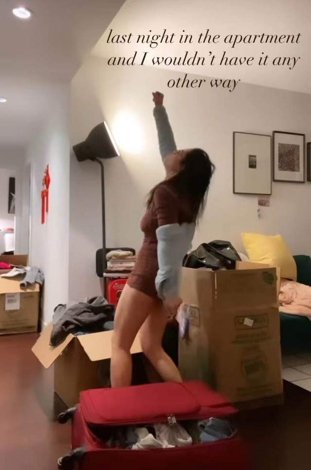 钟丽缇|钟丽缇大女儿在家热舞，紧身衣暴露丰硕身材，衣物撒一地显邋遢