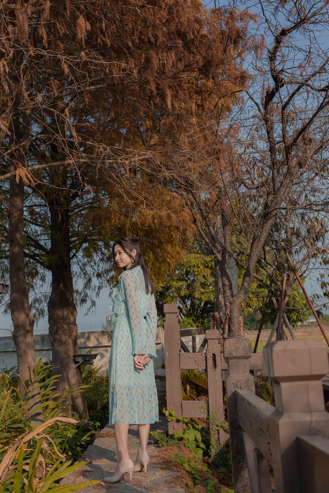 小范儿说穿搭|夏天入手一件碎花裙，感觉整个夏天都温柔起来了
