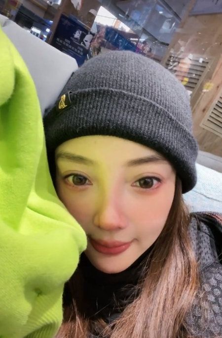 司藤|李小璐穿丁字连体衣劲舞，手上的戒指疑似皮几万的名字？