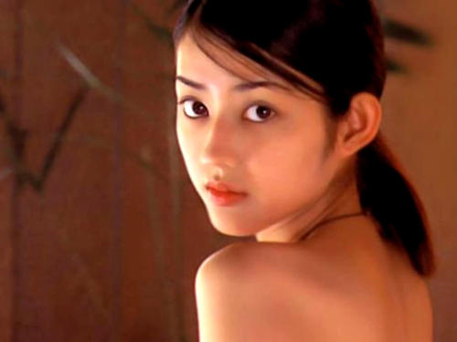 小泽真珠|日本昭和十大美人:小泽真珠、泽口靖子、中森明菜,个个不输港星