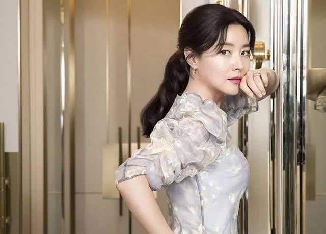 李英爱|她凭借《大长今》走红，插足别人的爱情，为不被发现竟用腹语骂人