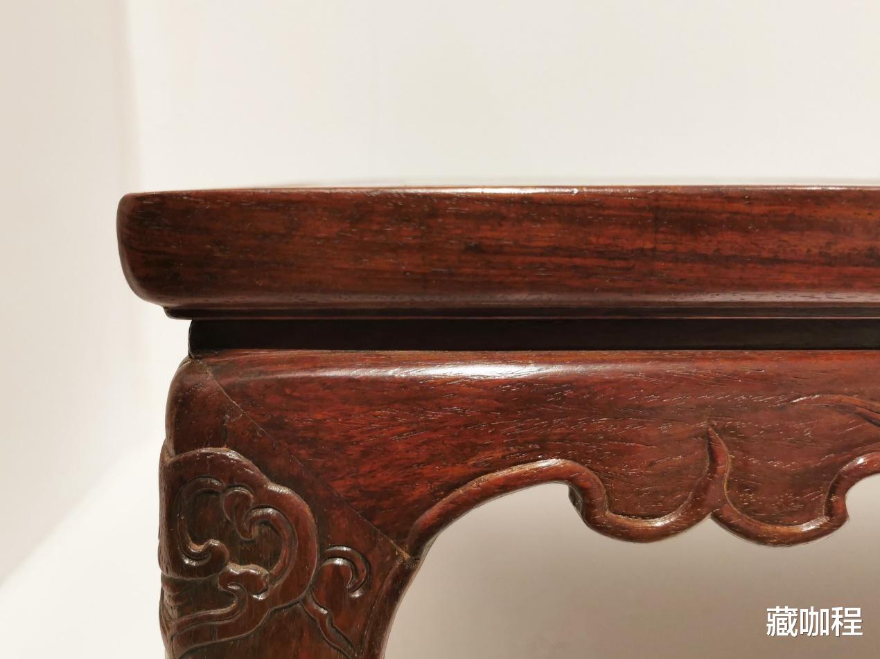 |颜色深、油性足,清黄花梨炕桌57.5万成交