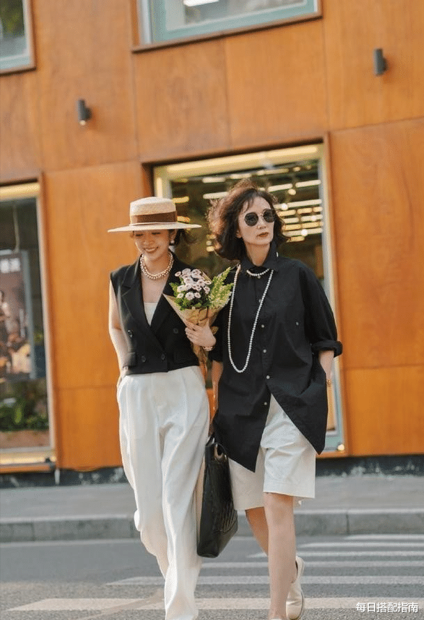 每日搭配指南|过了50岁重新定位穿搭,造型就算不时髦、不减龄,但必须优雅从容