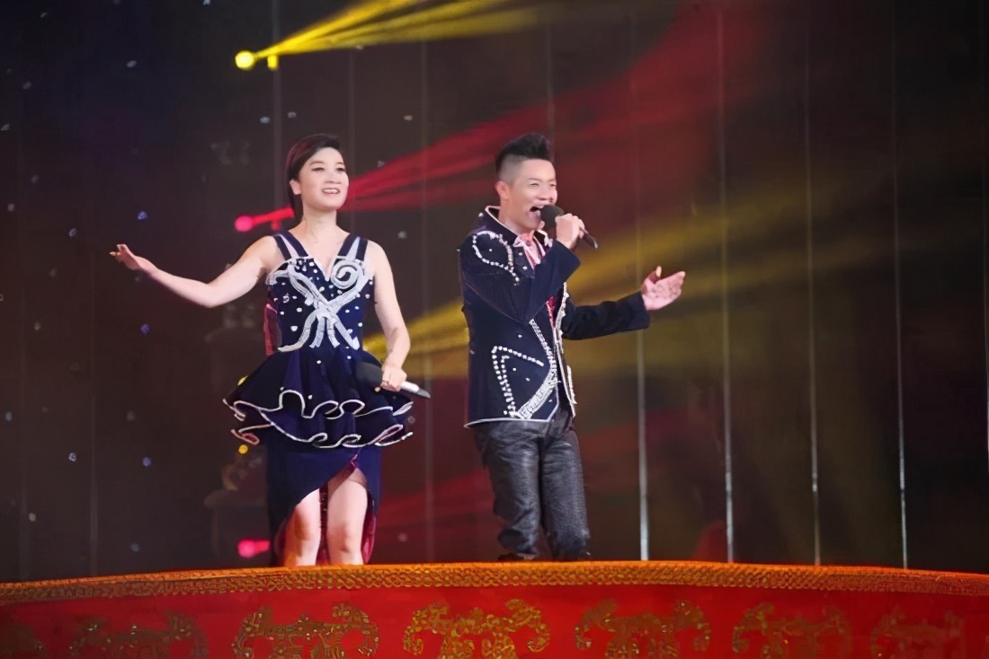 张艺兴|凤凰传奇：我们的节目被春晚不通过三次，我们的标签叫农业重金属