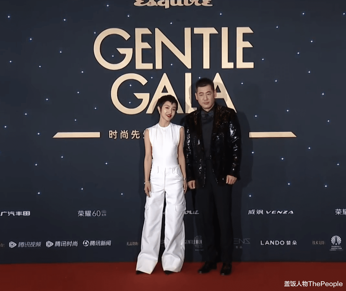 火龙果|时尚先生红毯女星抢镜：有人穿成火龙果，还有人发型撞款潘长江