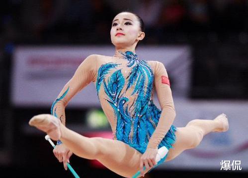 桑兰|体操名将瘫痪22年，生育时胸部以下无知觉，丈夫首次在镜头前落泪