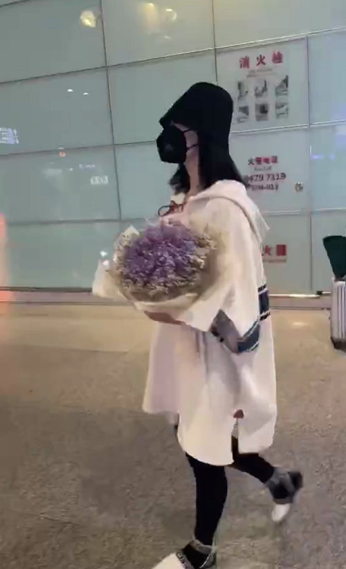 李沁|谢娜二胎后复工，在《快乐大本营》后台感谢赵丽颖帮张杰拍MV