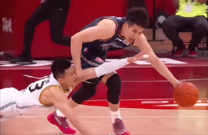 尤文图斯|郭凯伦的CBA生涯也许是失败的！但人生何尝只有篮球？