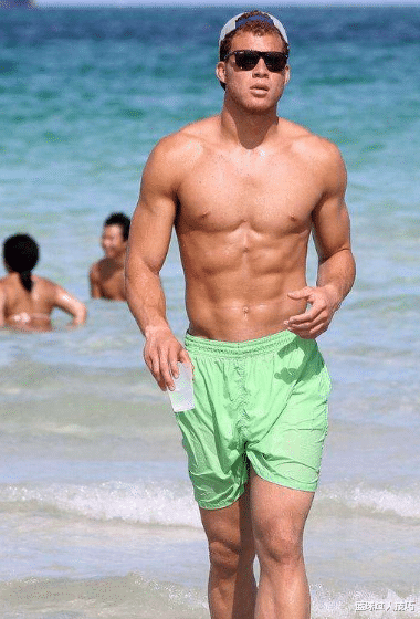 布雷克·格里芬|NBA球員強(qiáng)壯的胸肌：霍華德大塊胸肌如充氣，格里芬體型完美