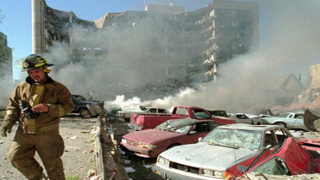 美國政府大樓遭受恐怖襲擊，被7000磅炸藥炸得面目全非，848人傷亡-圖3