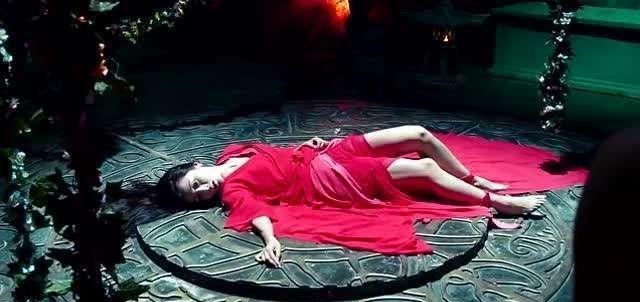 |上海滩第一美女，印在香烟盒上，62岁被小鲜肉看上，却被活活捂死