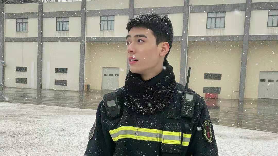 龚俊|春风又起，甚是想念，俊味仙芦荟期待龚俊张慧雯火焰蓝，望眼欲穿