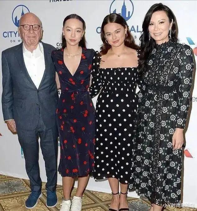 小Y时尚潮流馆|邓文迪真女神！小女儿继承超高颜值，母女姐妹花齐上阵