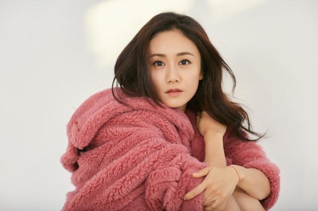 何艳娟|没作品没涵养，顶着郑钧老婆的名号混了一辈子，刘芸凭啥拿下他？