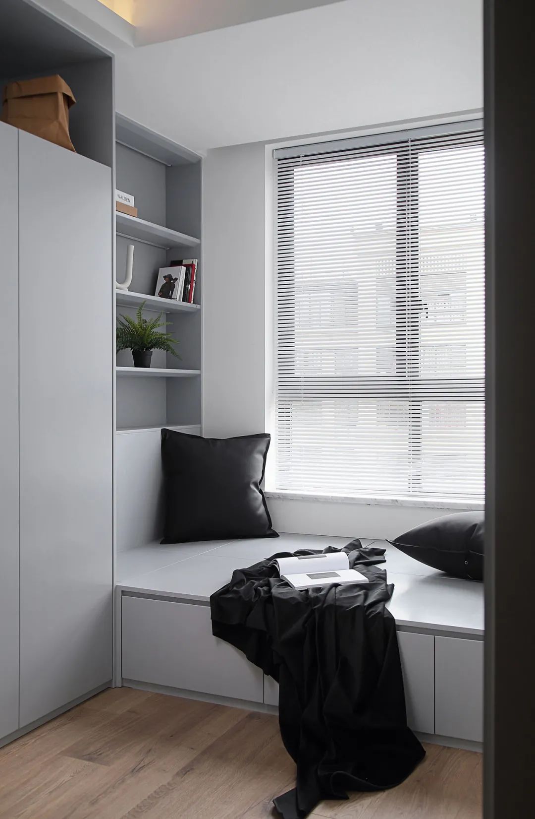 长虹玻璃+不锈钢：128m2的极简之美，这个家全整明白了！