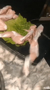 苏月瑾|“女生裸睡和男生裸睡的感觉一样吗?神评真是无敌了!”