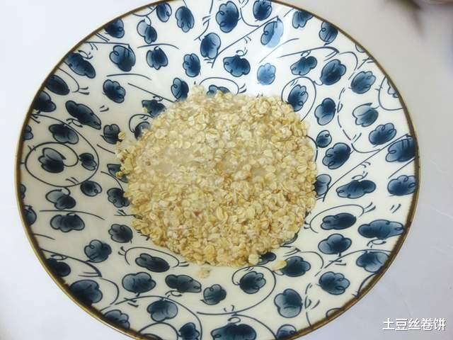 燕麦片|专为瘦身打造的主食，不用面粉，低脂饱腹又营养，10分钟就完成！
