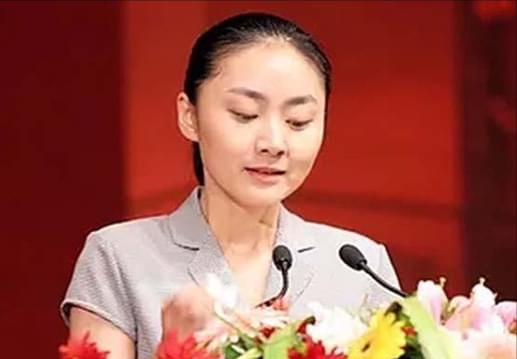 爱心|2006年歌手丛飞突然离世，五年后妻子离世，他们的女儿怎么样了？