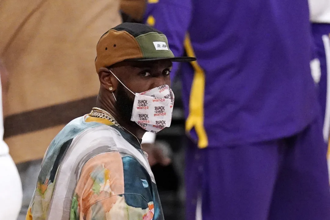 湖人隊(duì)|杜蘭特剛復(fù)出又傷了！湖人穩(wěn)穩(wěn)的坐在西部第五的位置！