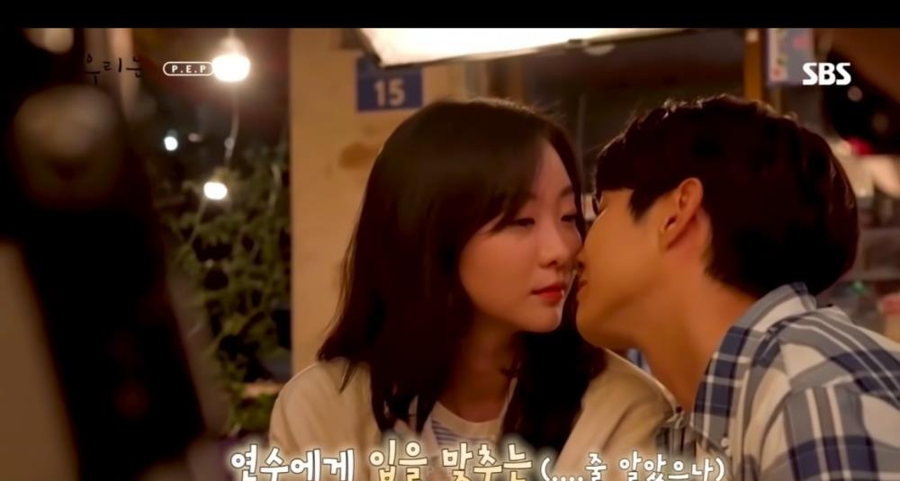 杨怡|《那年我们》吻戏花絮比正剧还甜！崔宇植吻状太惨，惹金多美笑场