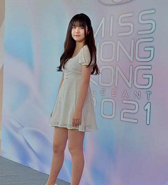 奶球妈咪聊|港媒曝周星驰追求17岁落选港姐,两人约会照曝光,互动甜蜜无代沟