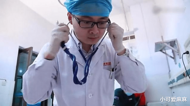 小可爱麻麻|给女儿梳头发现“小米粒”,爸爸带去检查,医生的话让他感到后怕