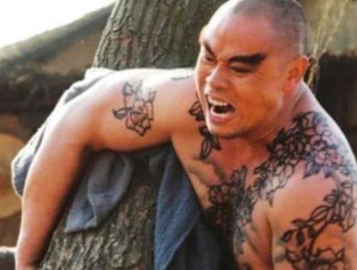 成龙|他曾是金牌运动员，他妻子的颜值是亮点！进入娱乐圈后被成龙捧红！