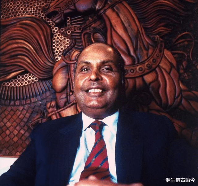 印度 印度首富之妻一脸旺夫相，帮丈夫争遗产，穿粉裙扮嫩鼻子挂祖母绿