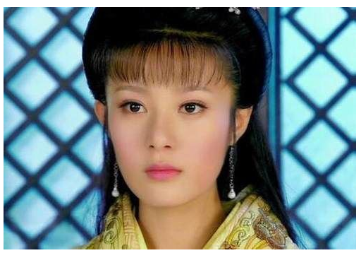 邬靖靖|她出道便被姑父捧为女主，姑父另结新欢后，她也沦为了十八线演员