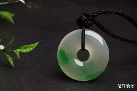 翡翠|翡翠能当传家宝，靠的是值钱？