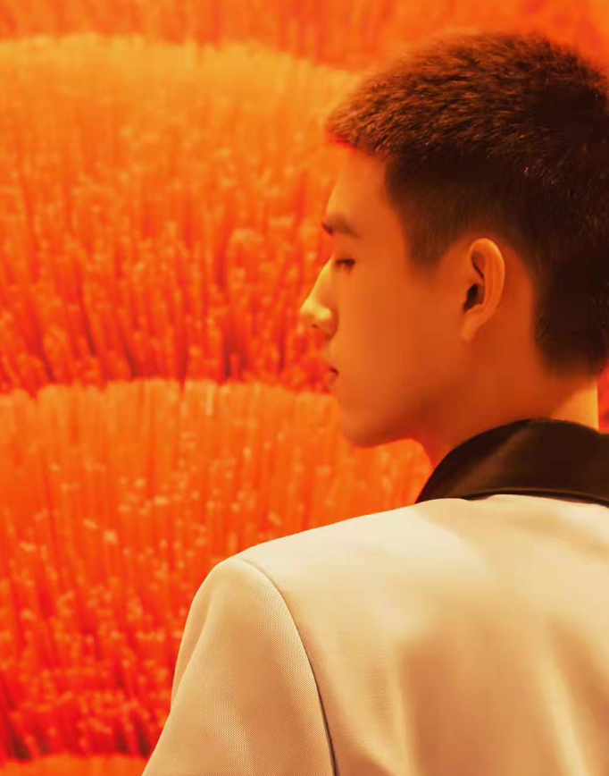 陈飞宇|陈红基因被陈凯歌打败！陈飞宇剪寸头尝试硬汉风，嘴凸跟爸爸好像