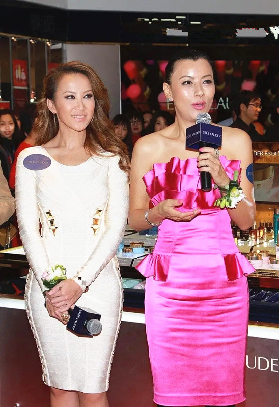 全球时尚号|李美凤真敢穿,玫红礼服配“菜花”造型抢镜,“贵妇”范十足