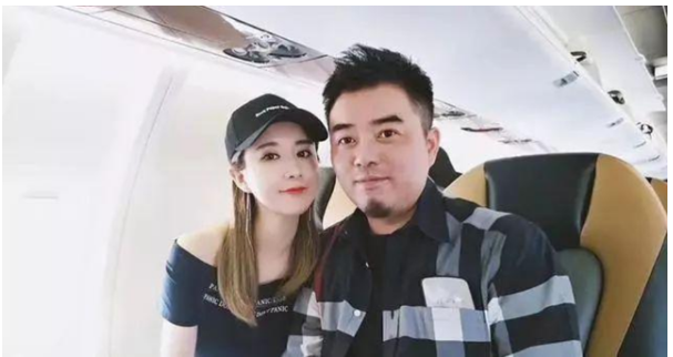 薇娅|有一种“整容”叫薇娅卸妆，摘掉假睫毛后，网友：是同一个人吗？