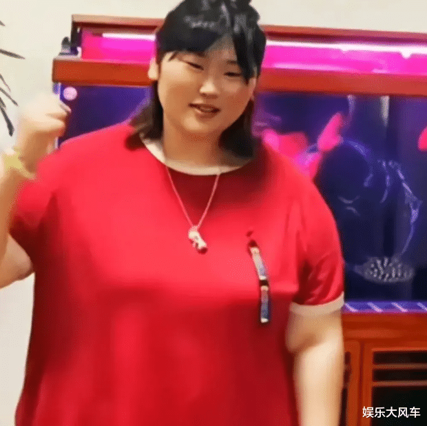 白梦妍|大衣哥女儿现身理发店剪头发，体重锐减30斤，精气神都不一样了