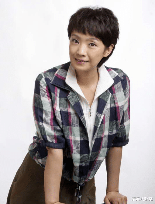 张嘉益|与富商丈夫离婚后，她携24亿巨款嫁给张嘉译，52岁活成人生赢家