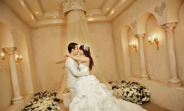 玄何师傅|八字虽好运不帮的生肖女