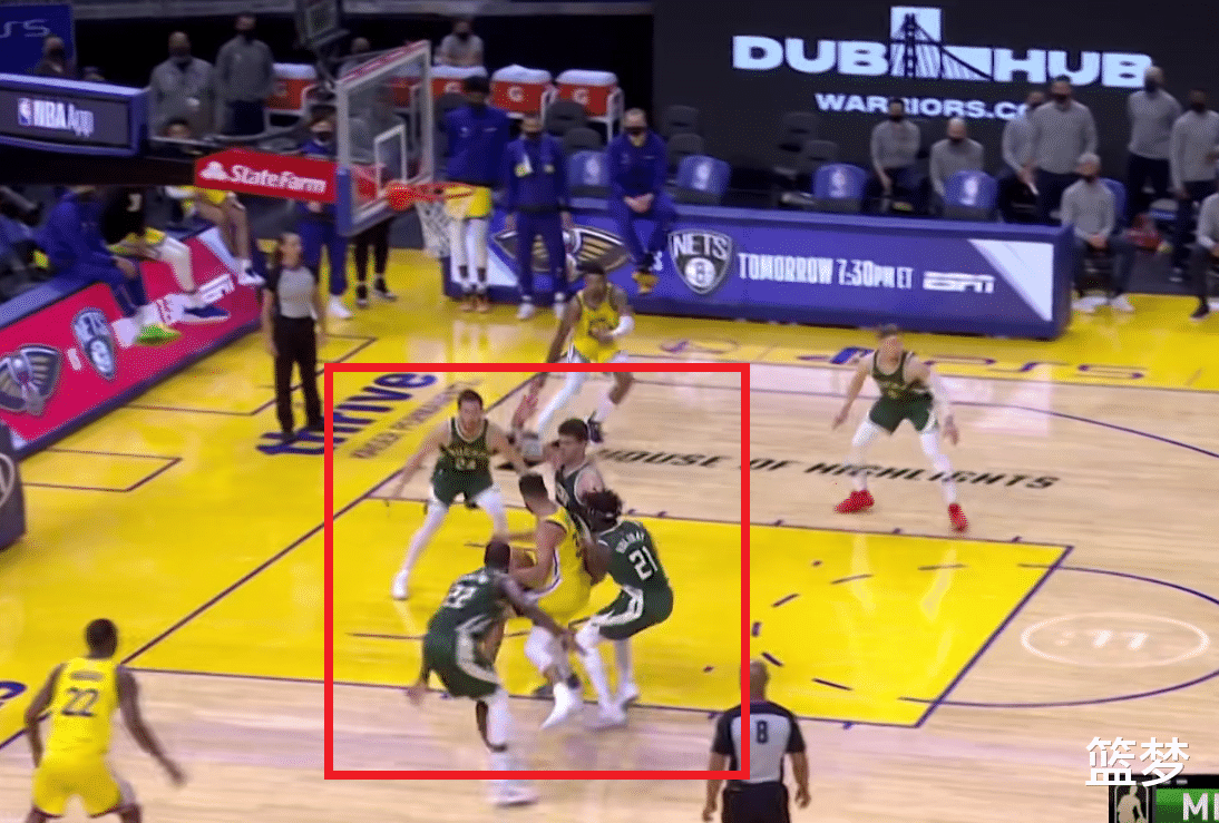 斯蒂芬·庫里|庫里吸引四人防守，顛覆球迷對籃球比賽認知，喬丹科比都沒這待遇